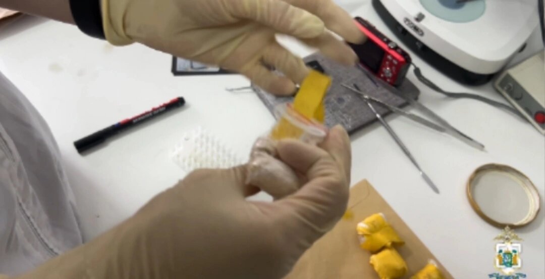    В Нефтеюганске полицейские пресекли сбыт более 400 граммов наркотиков