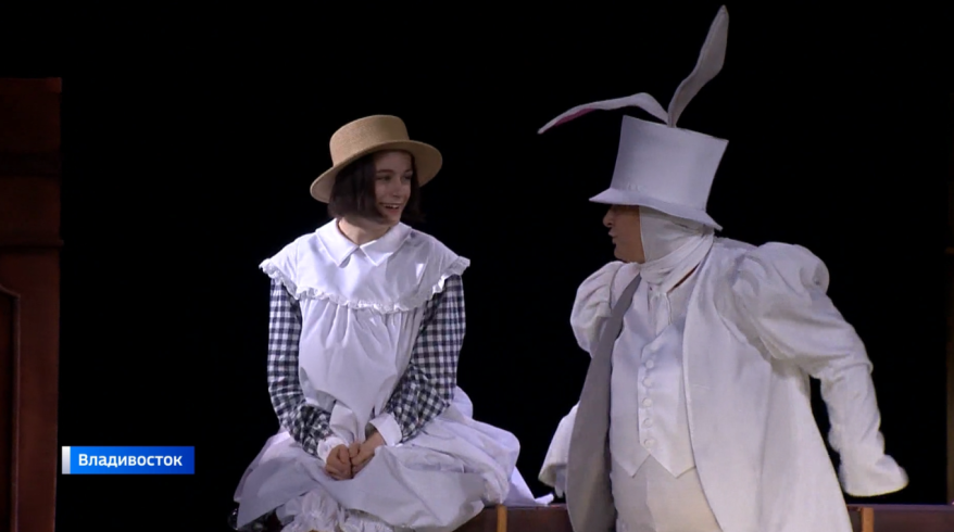  В Приморском театре кукол премьера - спектакль "Алиса в стране чудес"