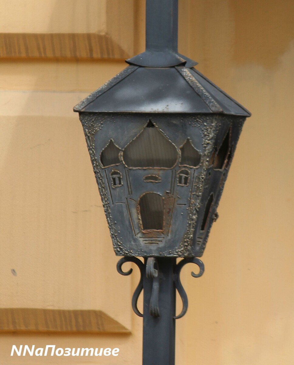 Фонари на улице Грузинской