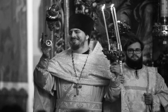    Какое звание присвоили псковскому священнику, погибшему в зоне СВО?