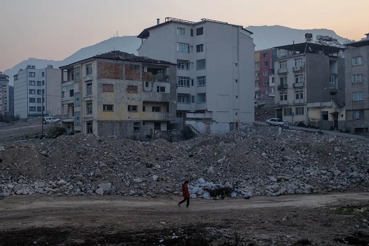   Ночью 3 июня мощное землетрясение потрясло юго-западное побережье Турции.