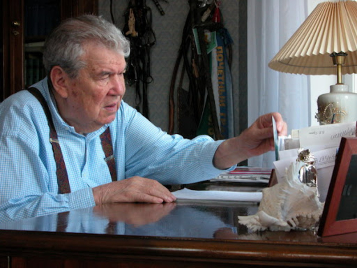 Мустай Карим (20 октября 1919 — 21 сентября 2005) — башкирский поэт, писатель и драматург.