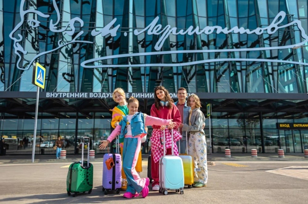 Кадр со съемок фильма по «Папиным дочкам» (2025) / Фото: Telegram/kinopoisk_soon  📷
