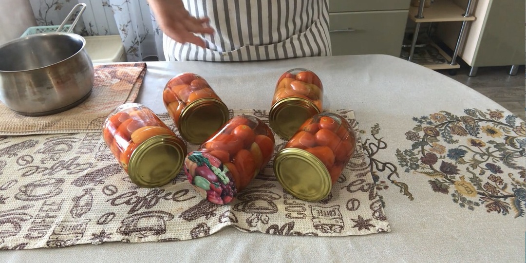 Рецепт для лентяек. Ленивые маринованные помидоры. Теперь делаю только так. Ну очень вкусные.