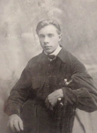 Константину Массалитинову - 18 лет