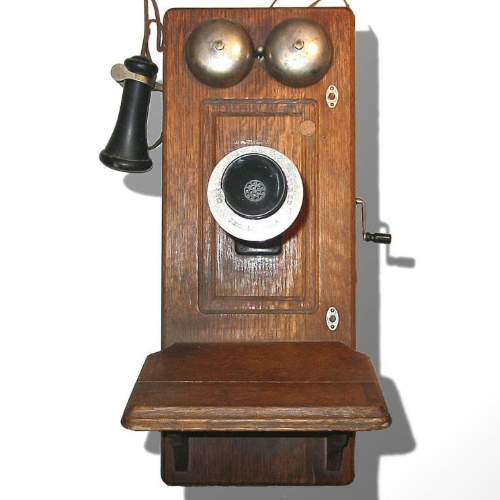 Один из первых настенных телефонов