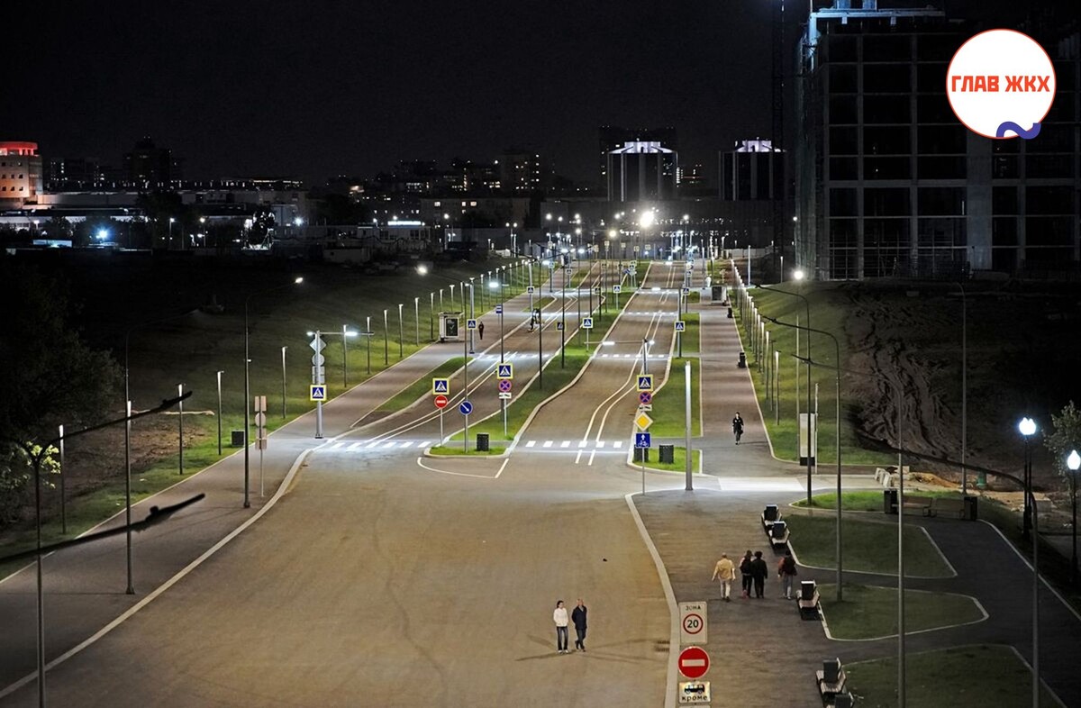 Освещение, тротуары и озеленение: как в Москве преобразился кластер «Ломоносов» за два года
