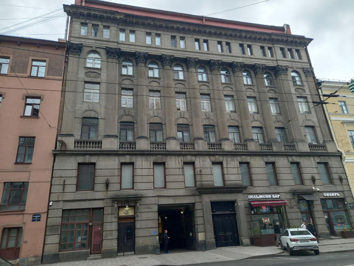 В этом доме наш отель. Гороховая,3 Фото автора