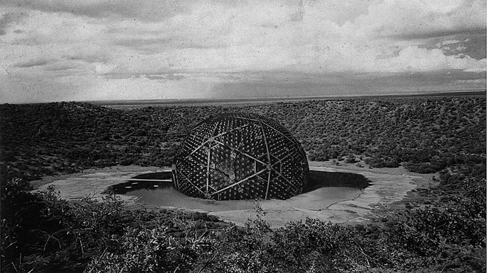 Реальное фото Объекта 440. Начало дематериализации перед погружением в землю.