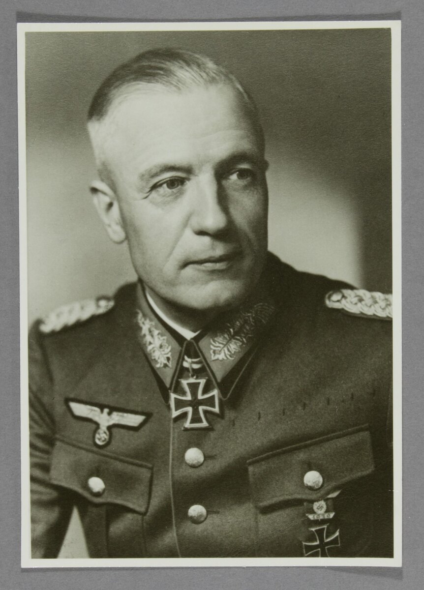 Генерал Вальтер фон Зейдлиц-Курцбах: Первый "предатель". За годы Великой Отечественной в советский плен попали около 3,5 миллионов солдат и офицеров стран Оси, из них более 2 миллионов – немцы. Подавляющее большинство рядовых солдат после проверок и работ вернулись домой. 