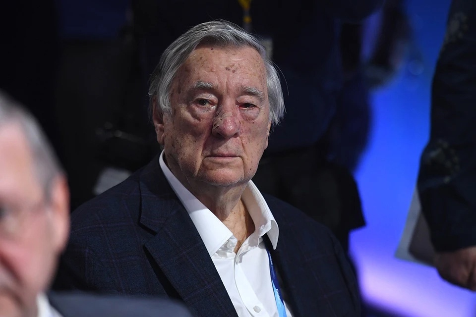 Президент России подписал Указ о присвоении Александру Проханову звания Героя Труда России