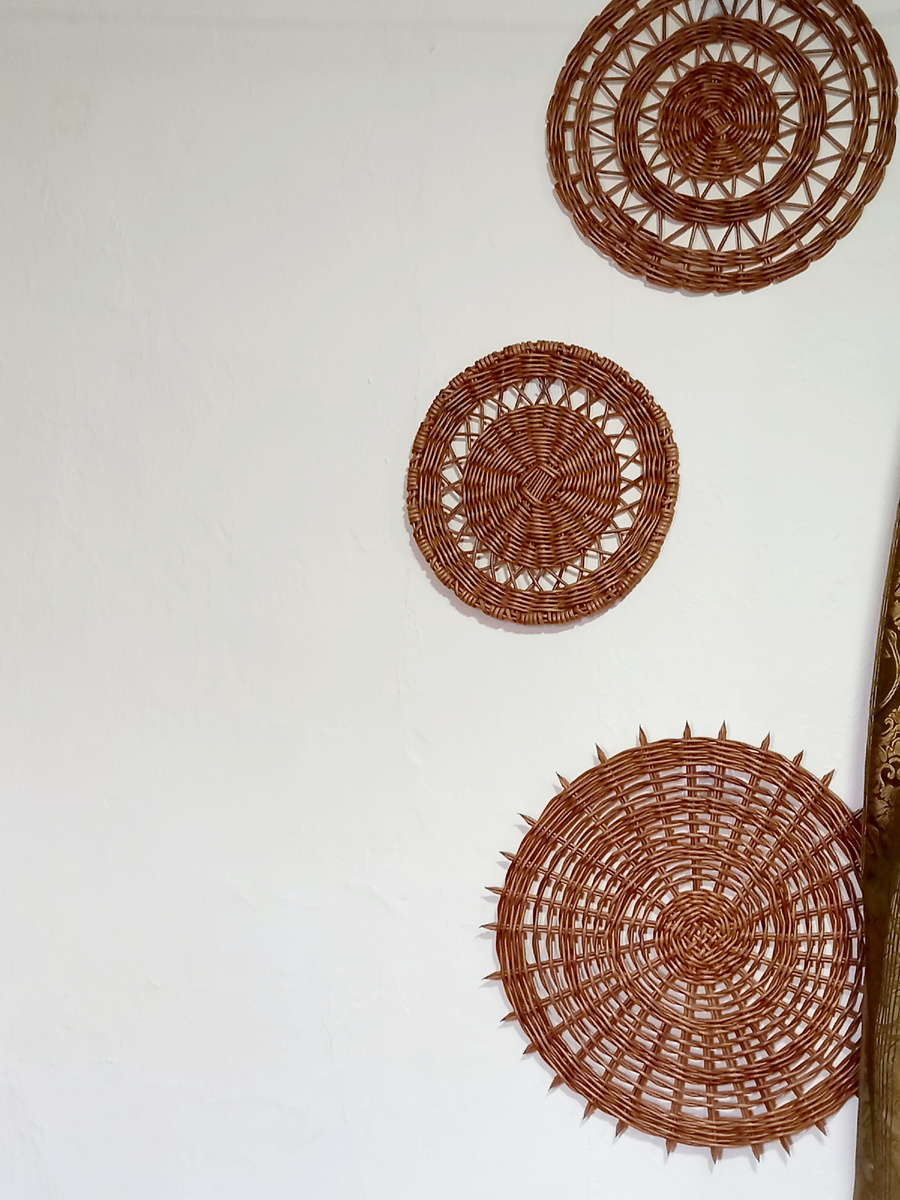 Плетеное ажурное пано набор из трех дисков.Бумажная лоза.