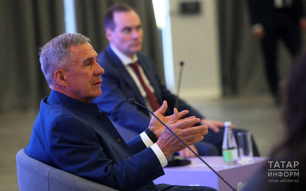 На вопросы участников «Движения первых» ответили руководители двух республик – Рустам Минниханов и Артем ЗдуновФото: © Михаил Захаров / «Татар-информ»