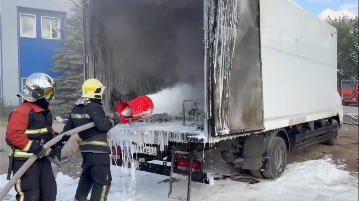    Горящий грузовик на Льговском повороте потушили курские пожарные