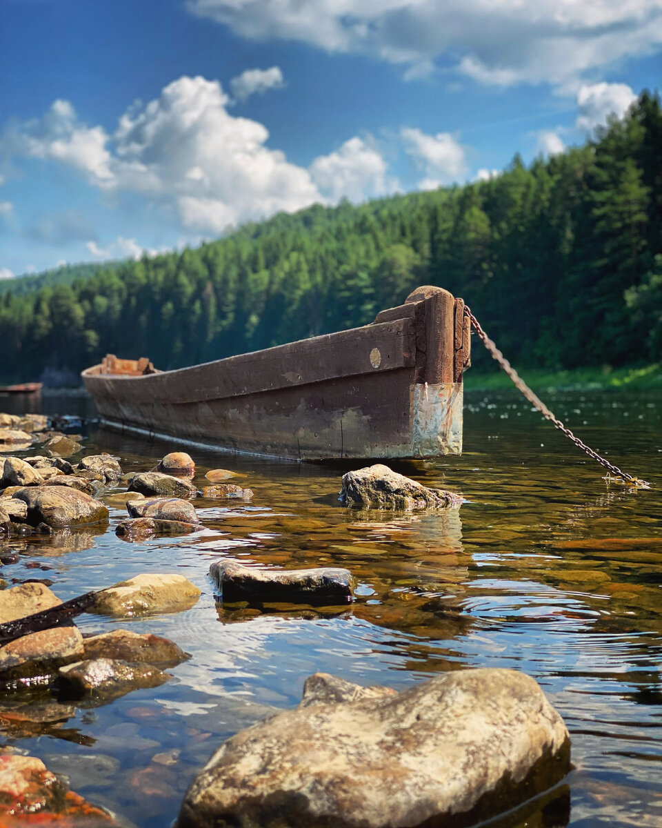 лодка плоскодонка на реке Чусовая