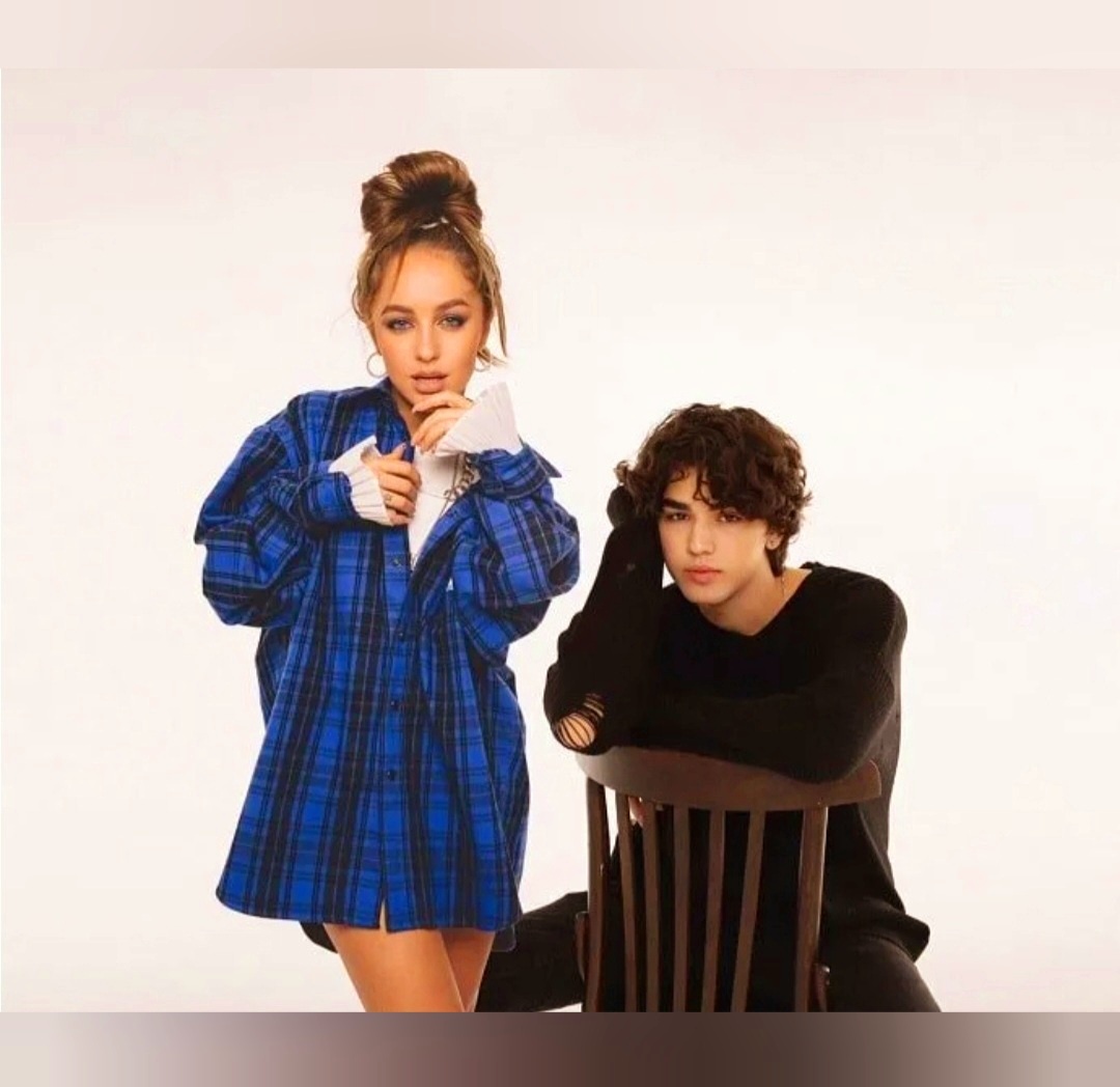 Мари Краймбрери ну всех под себя подмяла. Скоро ее тоже пойдут мять только теперь девчонки, а не парни и мужчины