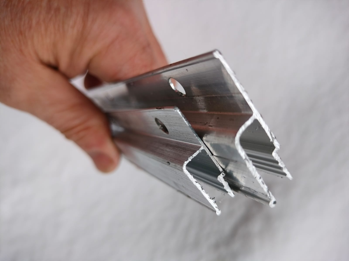 На фото профиль весом 105гр и 130 гр на метр