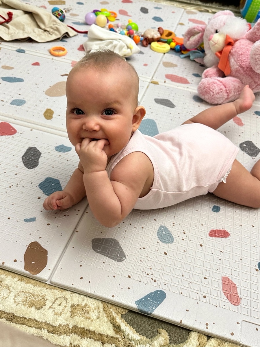 Моя дочка Екатерина - 6 месяцев. 