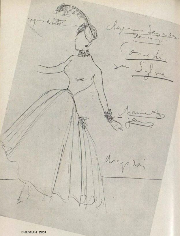 Вы только посмотрите на этот образ! Платье - шедевр, но тюрбан - задаёт настроение и является, без сомнения, ключевым элементом образа. И даже клипсы в ушах модели прорисованы маэстро. Ведь неправильным подбором украшений так легко нарушить гармонию ансамбля.