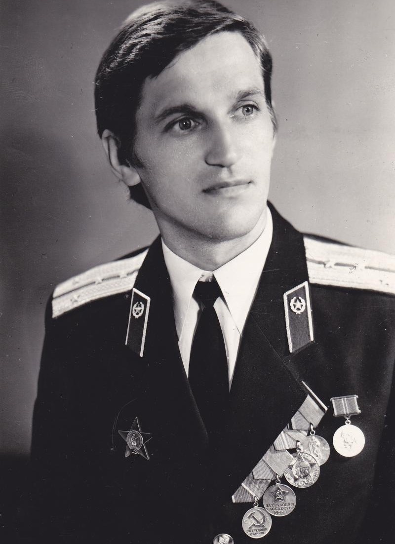Александр Тихонов в молодости. 