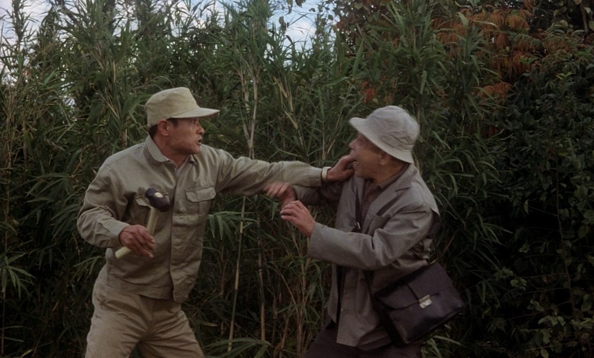 Придирки, но заметны технически ляпы - в виде моргающих трупов или же резинового реквизита для убийств. 