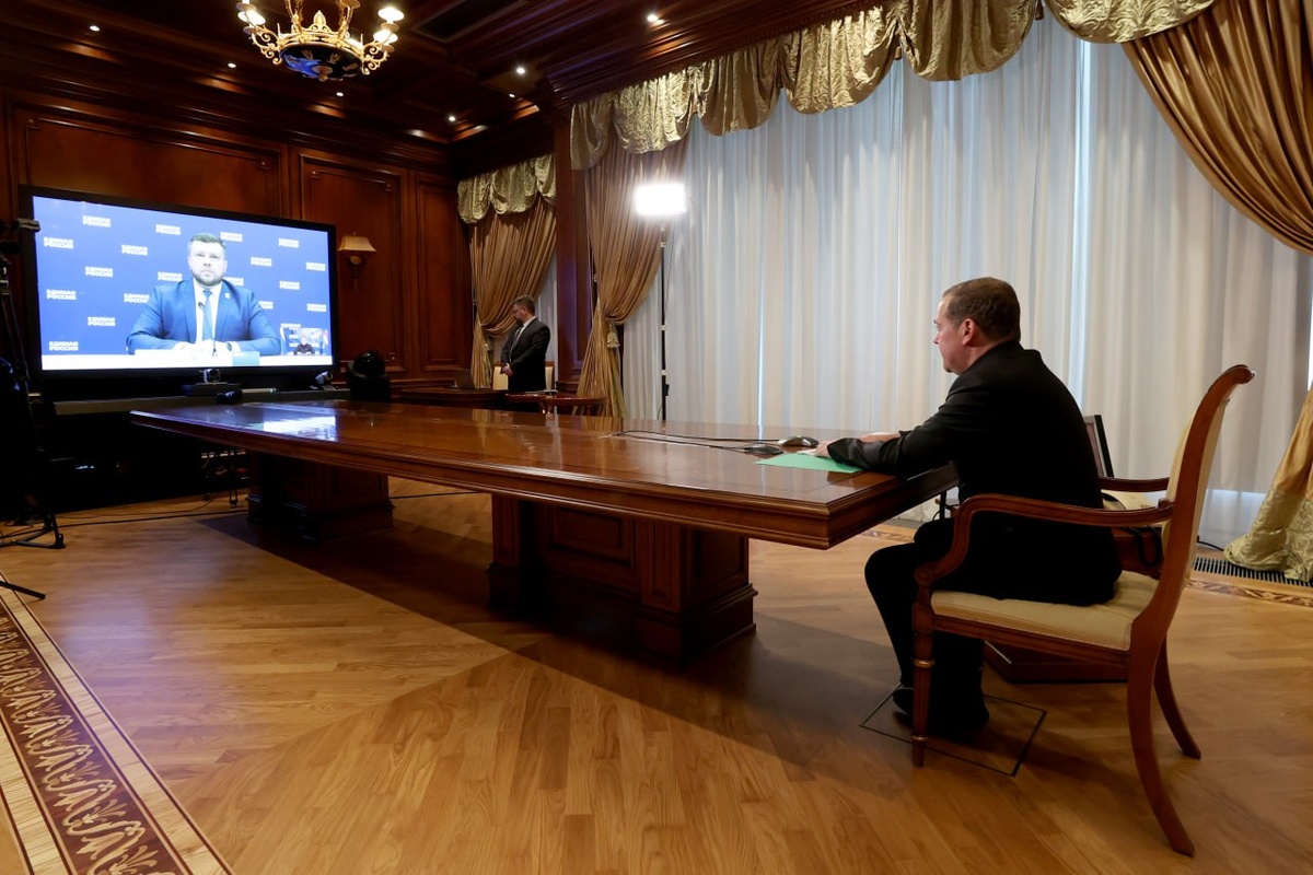    Дмитрий Медведев поддержал кандидатуру врио зампреда правительства Курской области на должность секретаря реготделения Единой России