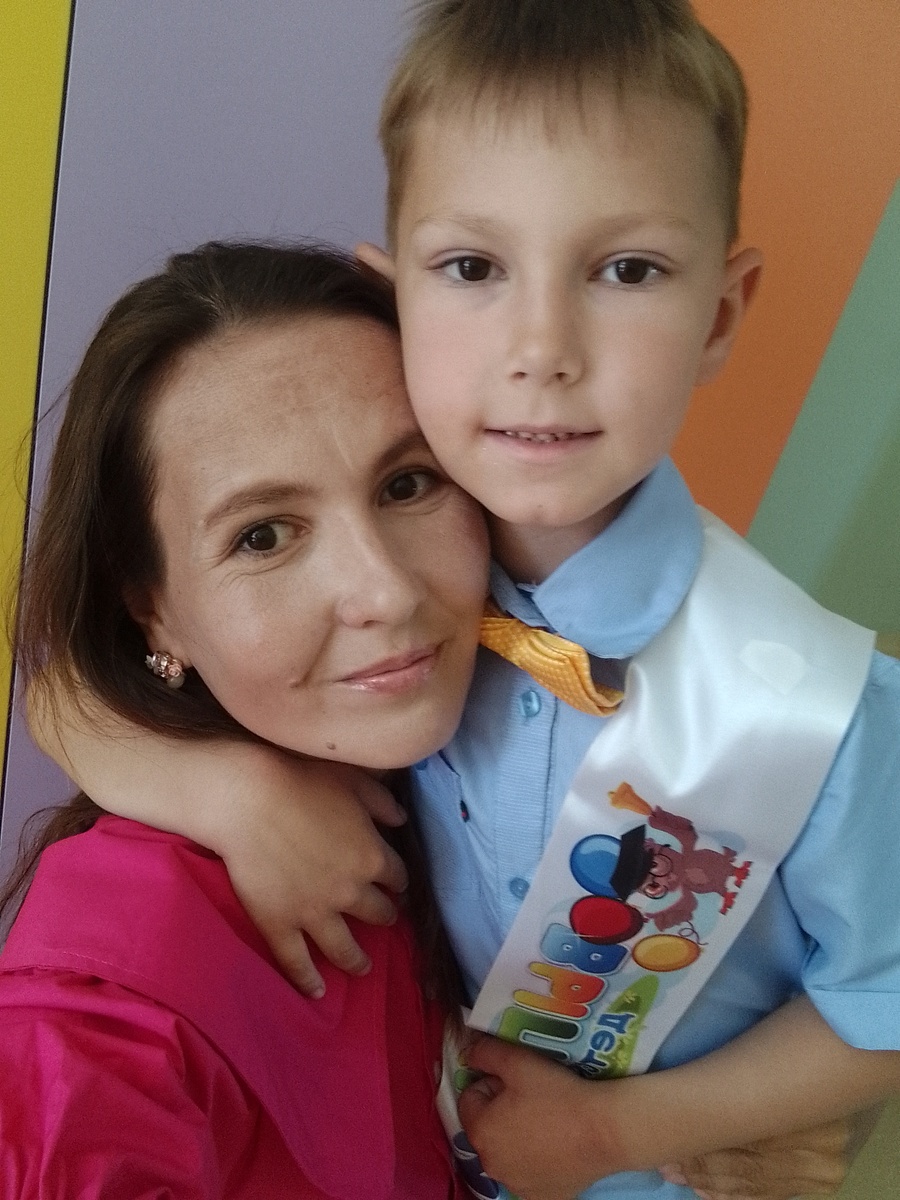 На выпускном в детском саду у младшенького Левушки😍