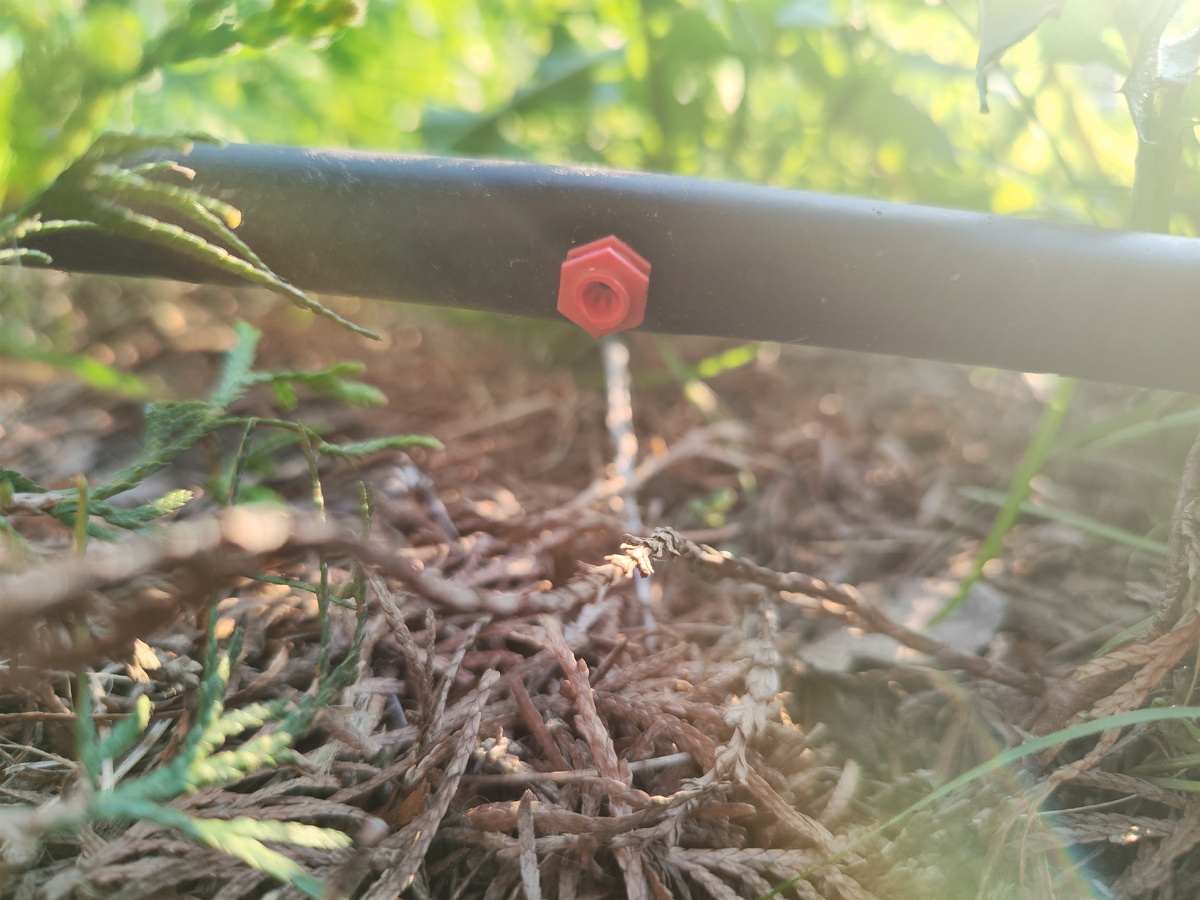 Капельница смонтирована в трубку 16 мм