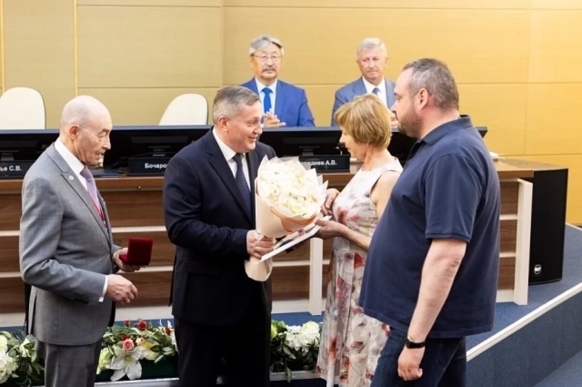    Доноры и трансплантологи в Волгограде получили награды от Андрея Бочарова