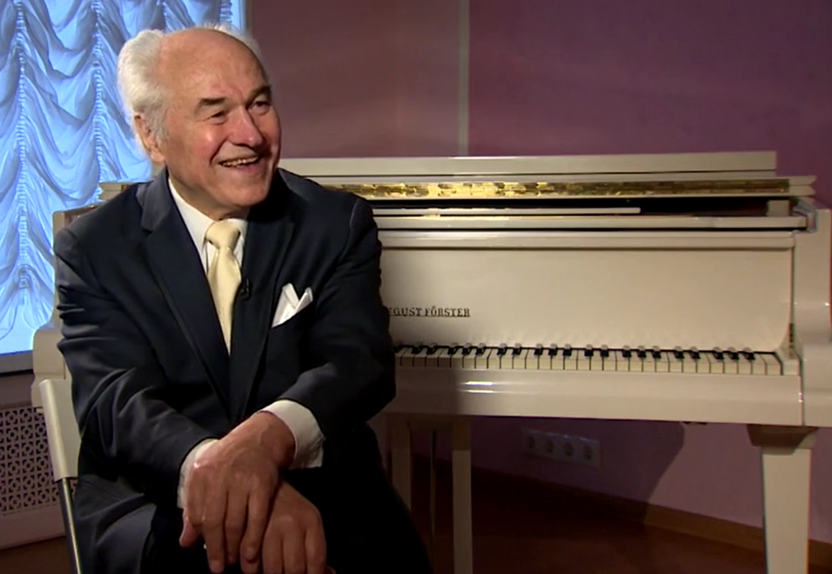 Композитор Евгений Дога во время интервью. Москва. Дом композиторов. 14.12.2017 года. Фото Анны Кругловой. 