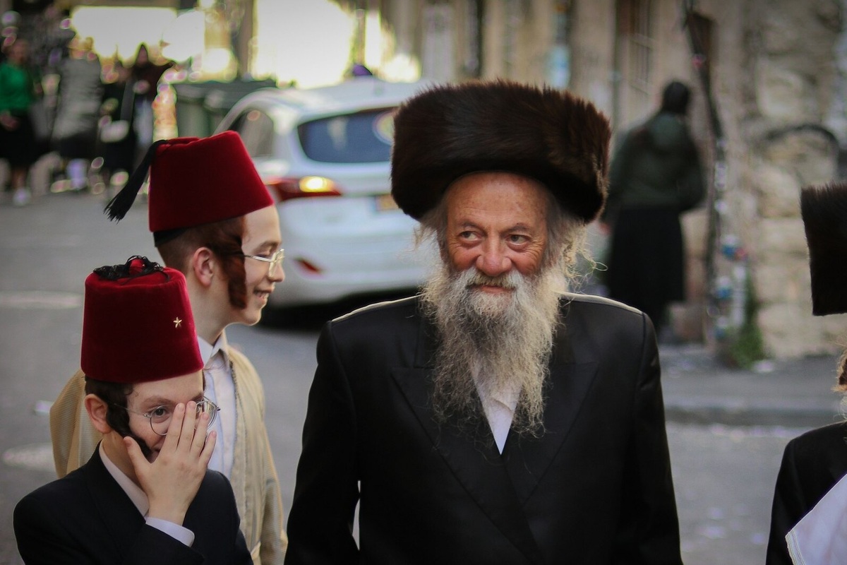     Зачем ортодоксальные евреи носят пейсы — длинные волосы у ушей? Узнайте интересный факт!