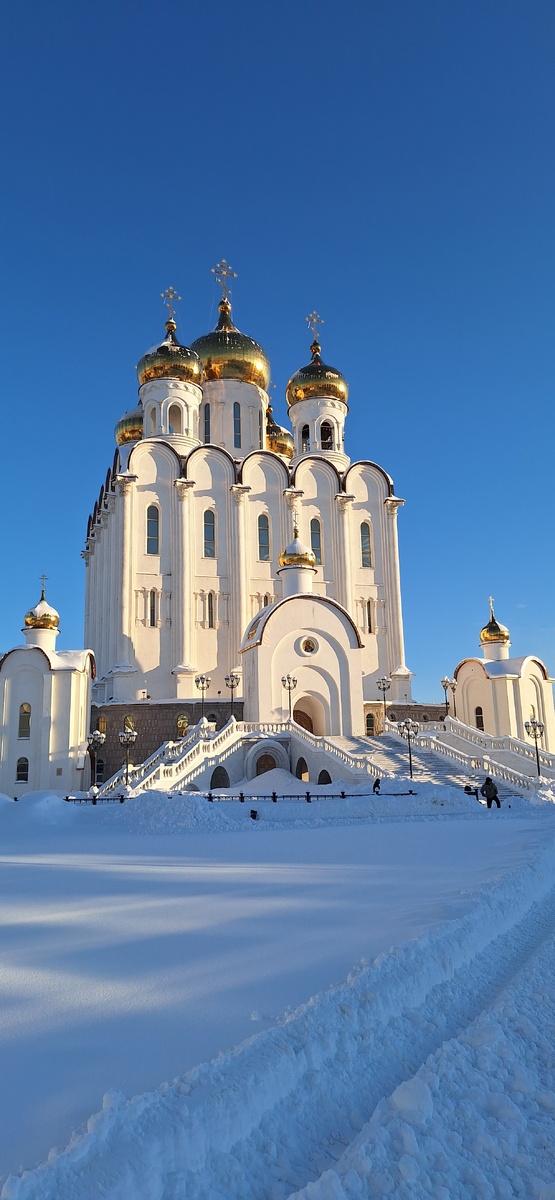 Высота вместе с крестами 71 метр