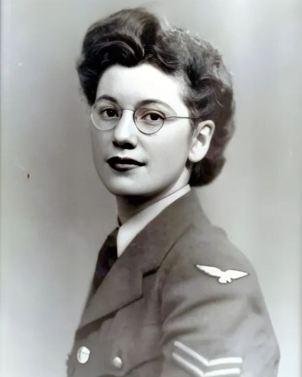 Джоан Кларк