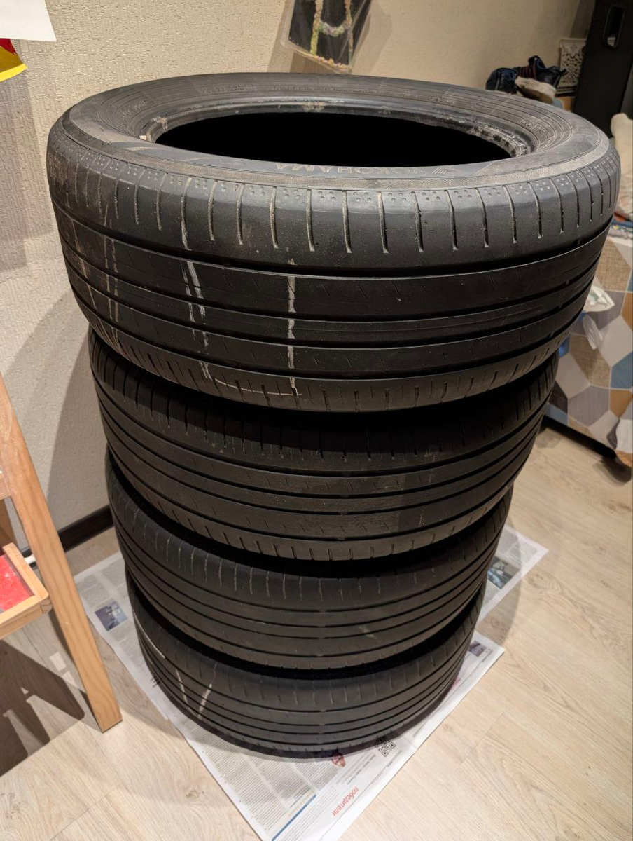 стоят ждут покупателя