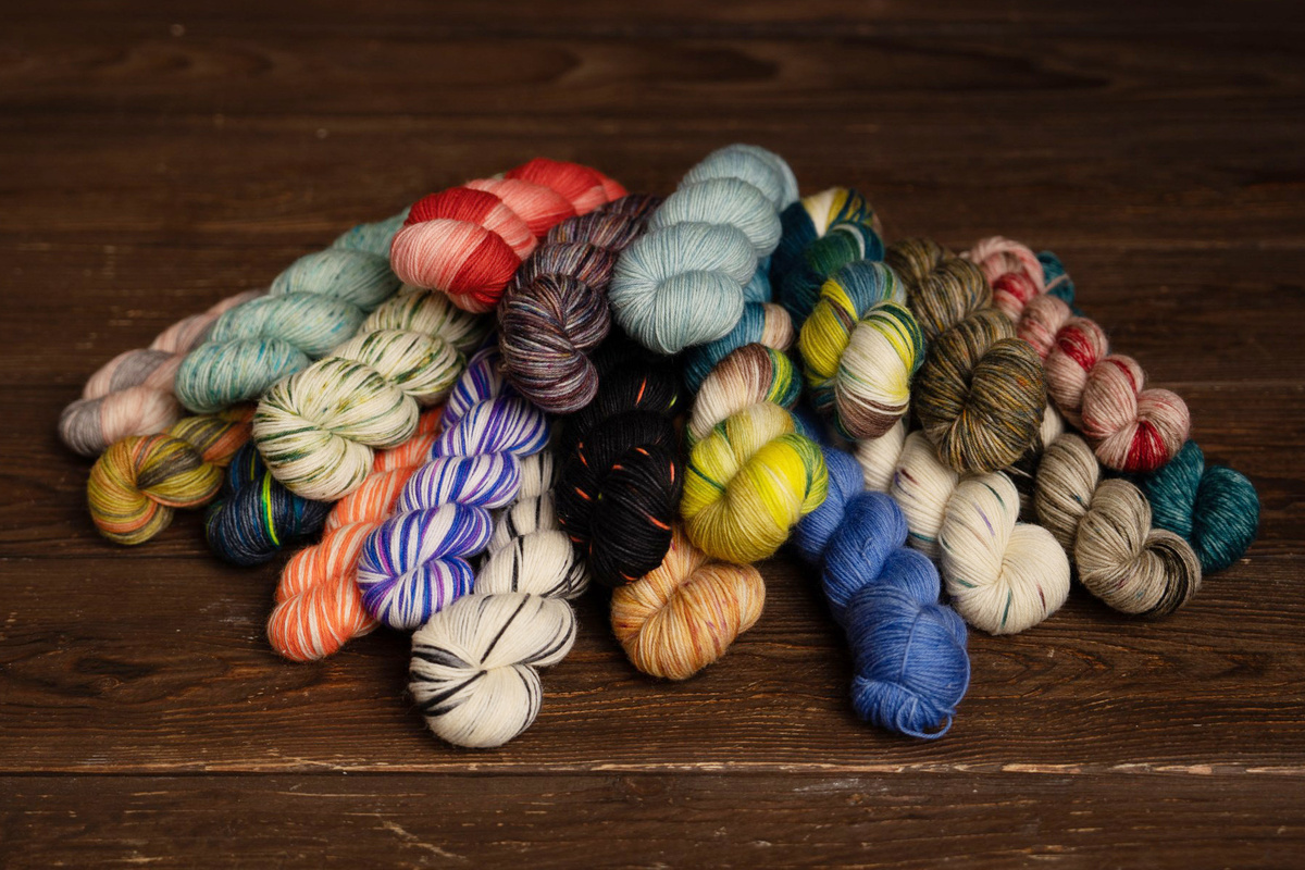 20 дизайнов носочной пряжи, которые мы изучаем на курсе "Крашу пряжу для любимых носков"