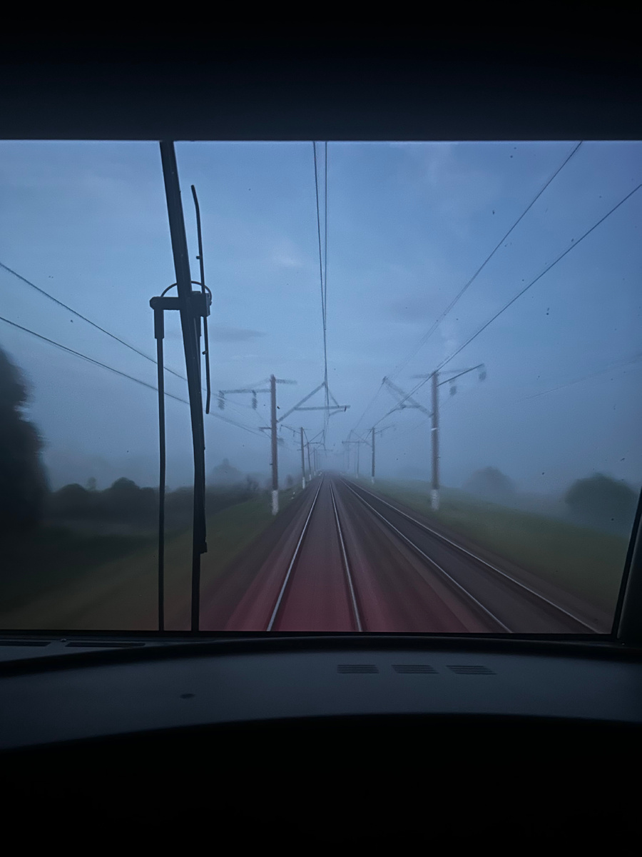 Вид из кабины машиниста электропоезда «Ласточка»