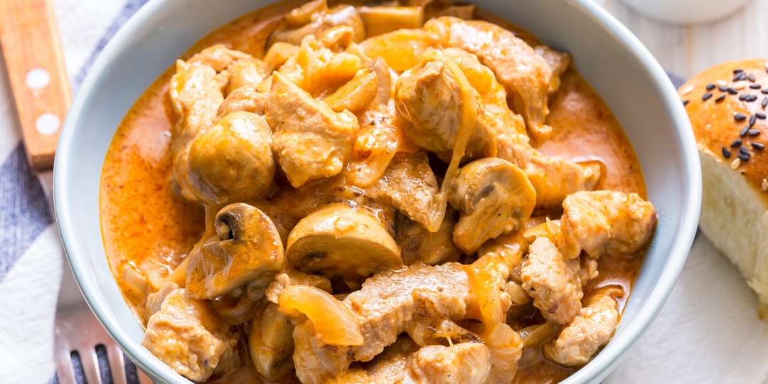 Мясо нежнейшее, вкус яркий, подлива густая и всё съедается с огромным удовольствием даже без гарнира – хлебом собирают