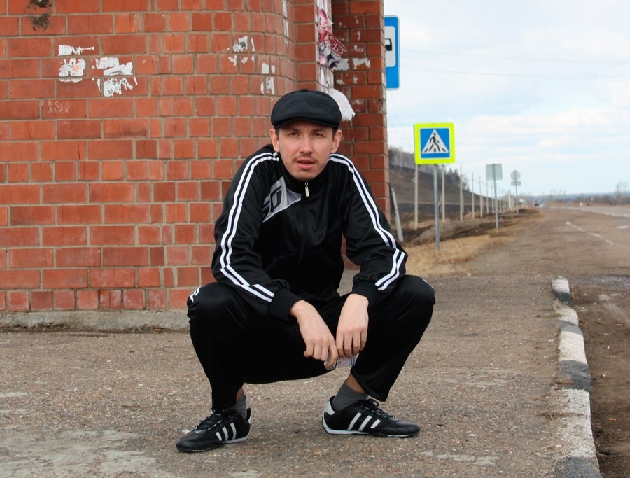 Русский на корточках
