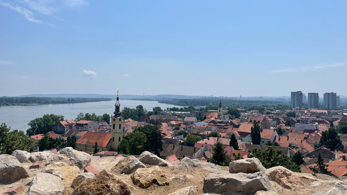 Вид на район Земун с башни Гардош