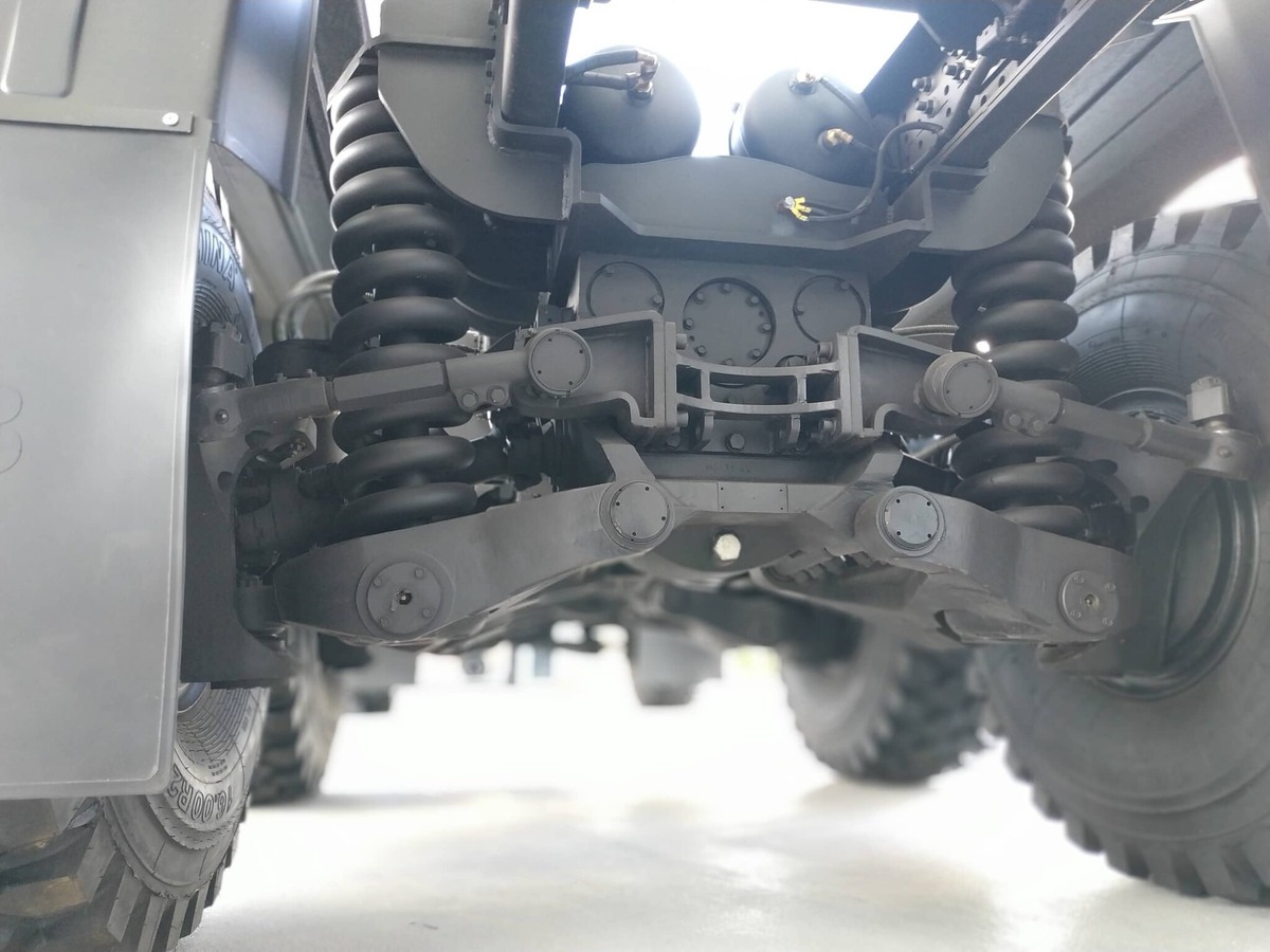 Уникальная подвеска на пружинах и рычагах , комфорт и проходимость ++