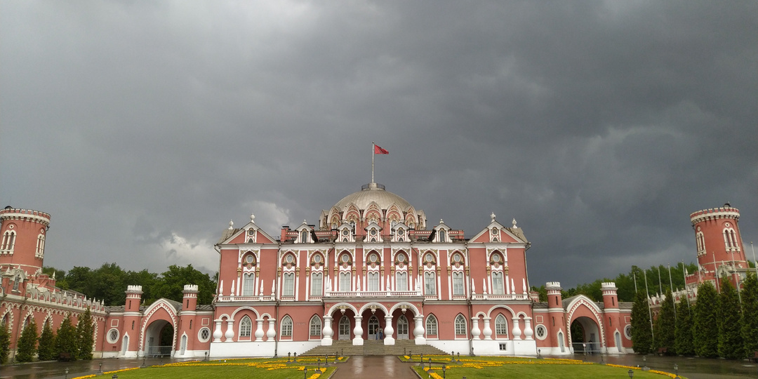 Шедевры ювелирного искусства + приятный бонус — выставка Гохрана 2025 в Петровском путевом дворце