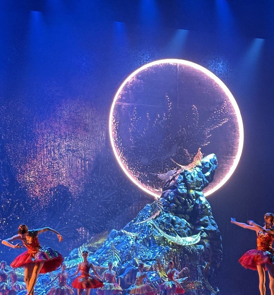 Гора Жар-Птицы. Балет «Конек-горбунок» на сцене Большого театра. Фото автора. 