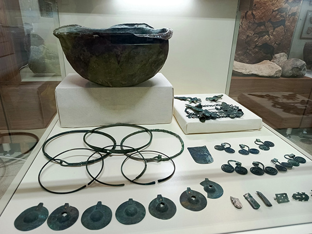    Клад из Глушковского района насчитывает 250 предметов