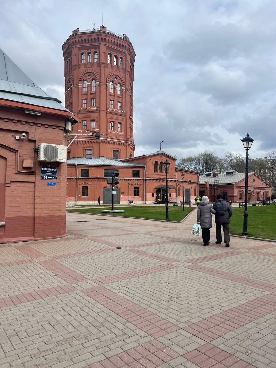 Водонапорная башня. где находится основная экспозиция Музея Воды. Фото автора.