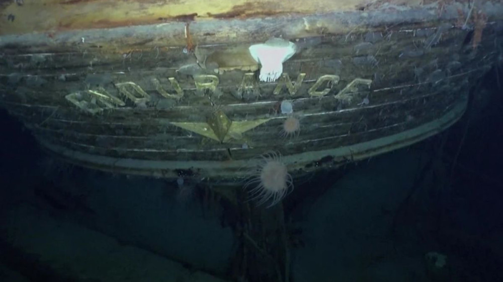    Тайна "Октавиуса" команда превратилась в ледяные статуи посреди океана