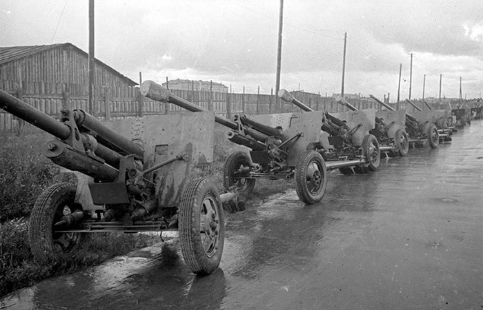 Орудия ЗиС-2 и ЗиС-3./ Фото: vk.com