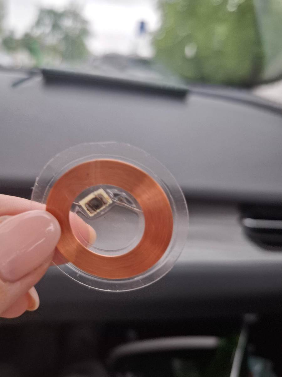 Вот такой ключ от видеодомофона