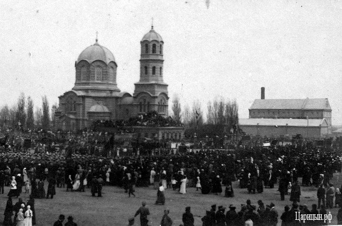 Никольская церковь, рядом видно здание мельницы (фото из открытых источников интернета)