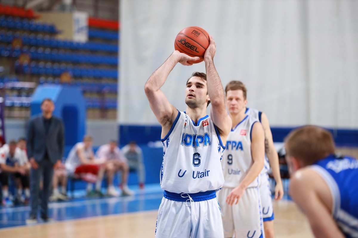 Азаматгери Хакунов в матче за «Университет»