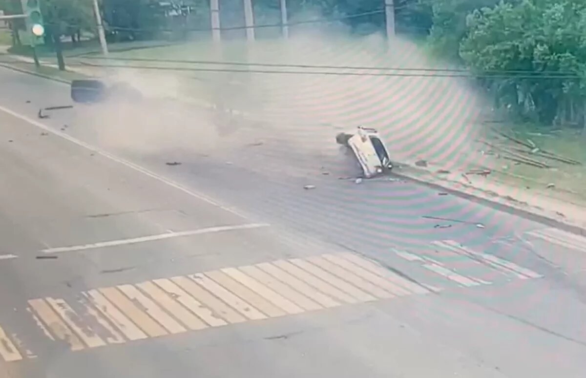    Водителю снесло голову в жёстком ДТП на перекрёстке в Хабаровске